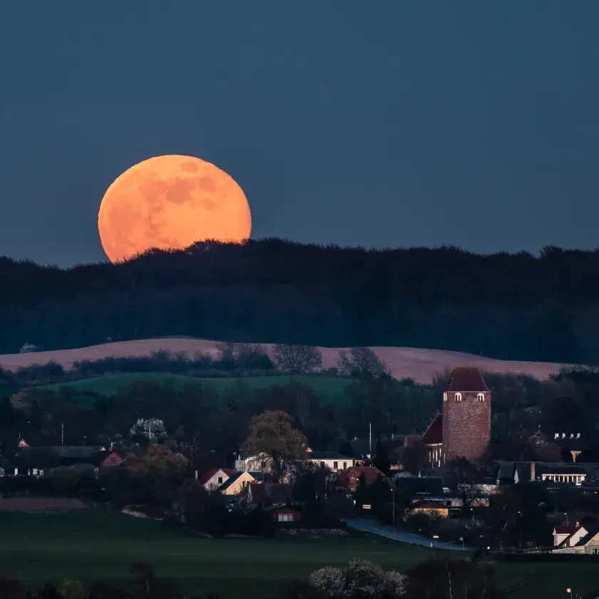 Moonrise over Magleby, Møn